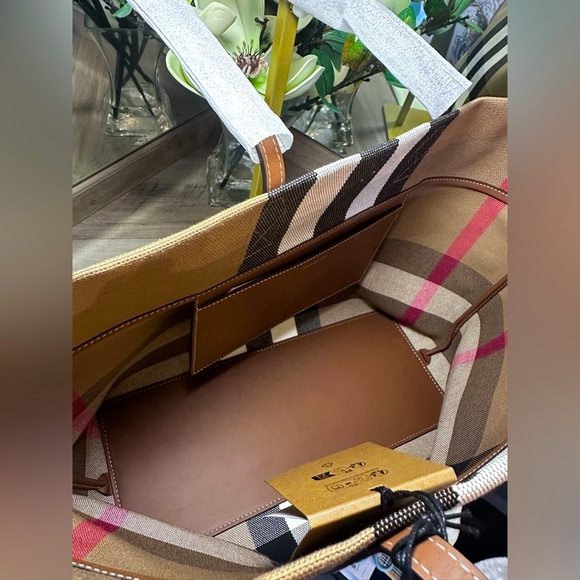 ❌SOLD❌NWT BURBERRY London Tote Bag - Picture 6 of 8